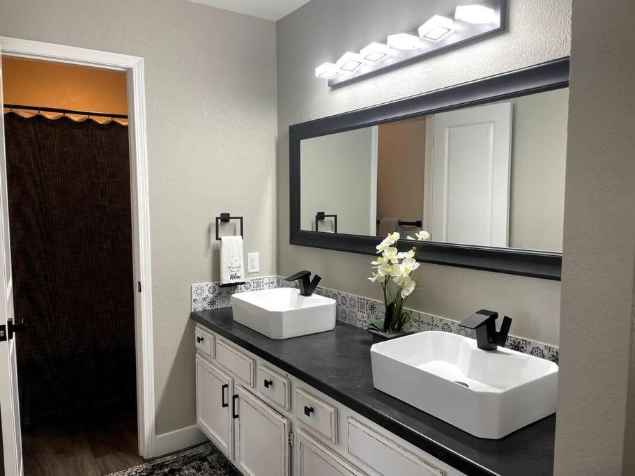 New Remodeled Luxury Condo By The Lake, No Stairs! Branson Kültér fotó